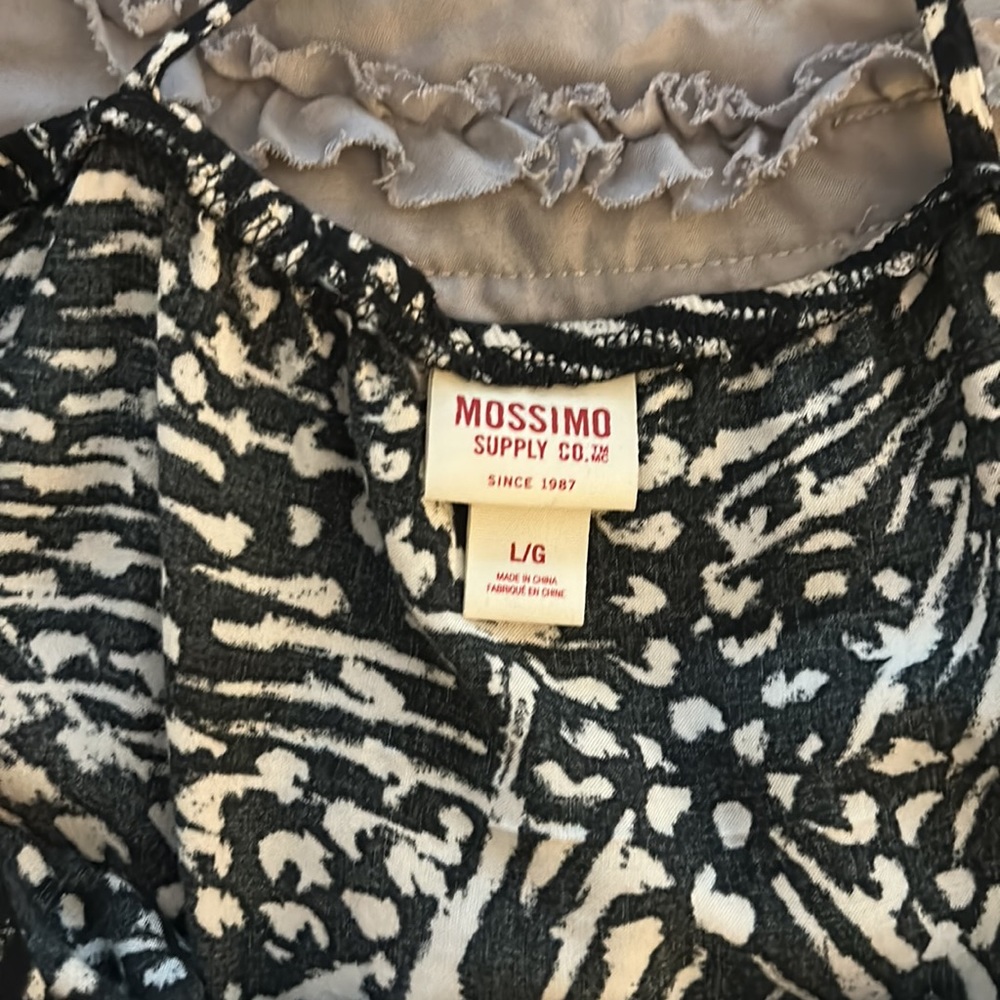 Cute top! - Picture 3 of 3